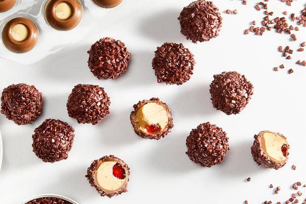 Mona Lisa metallic sprinkles truffles